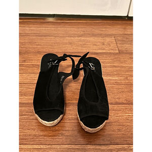 Angeline “Jackie” Black Wedge Sandals Size 7